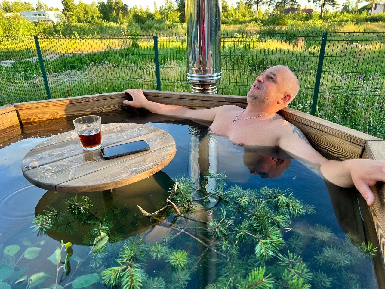 Фотография из отзыва Зои: отдых в банном чане на открытом воздухе